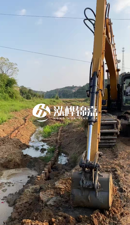 青島河道清淤專業(yè)施工-水挖機清淤適合哪些河道狀況？